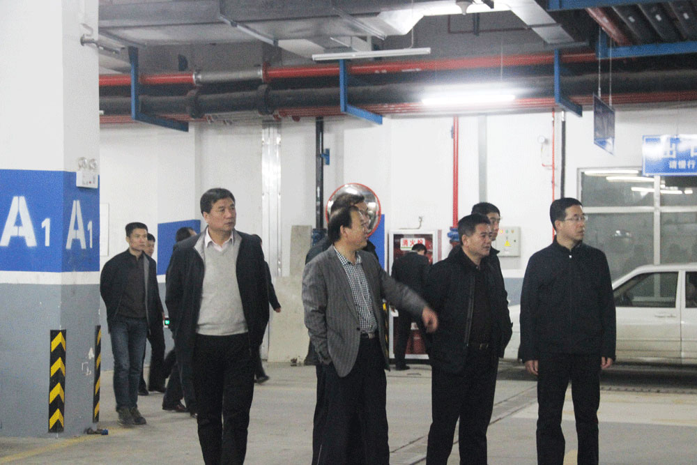 检查小区地下车库.jpg